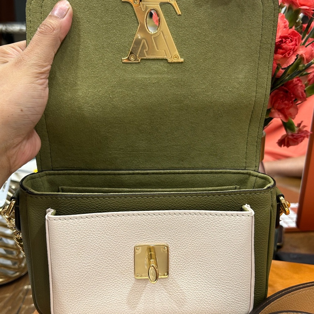 Louis Vuitton Lockme Tender Handbag Leather Green - Picture 7 of 16